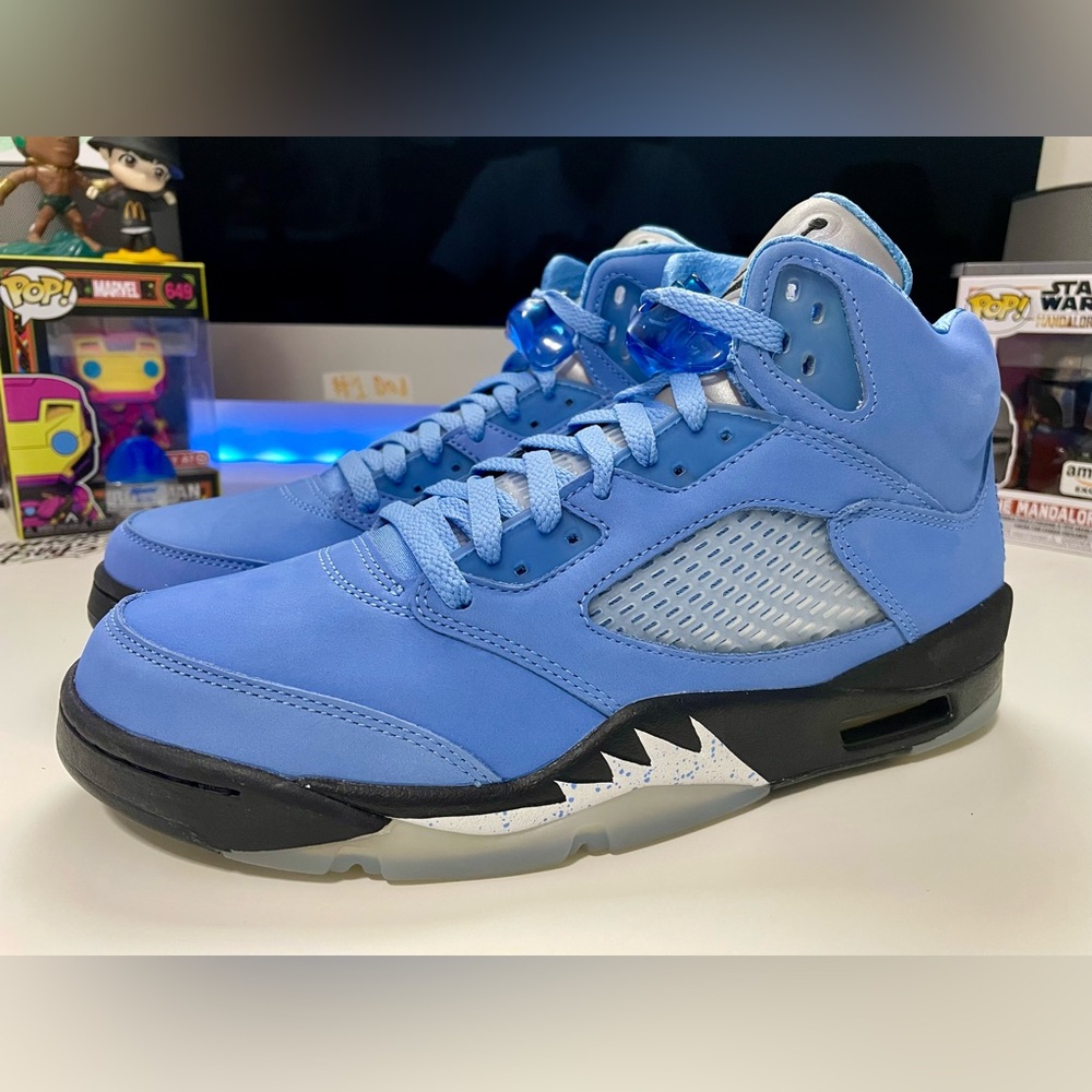 Nike Air Jordan 5 Retro UNC University Blue Sz 9.5 DV1310-401 B-Grade
